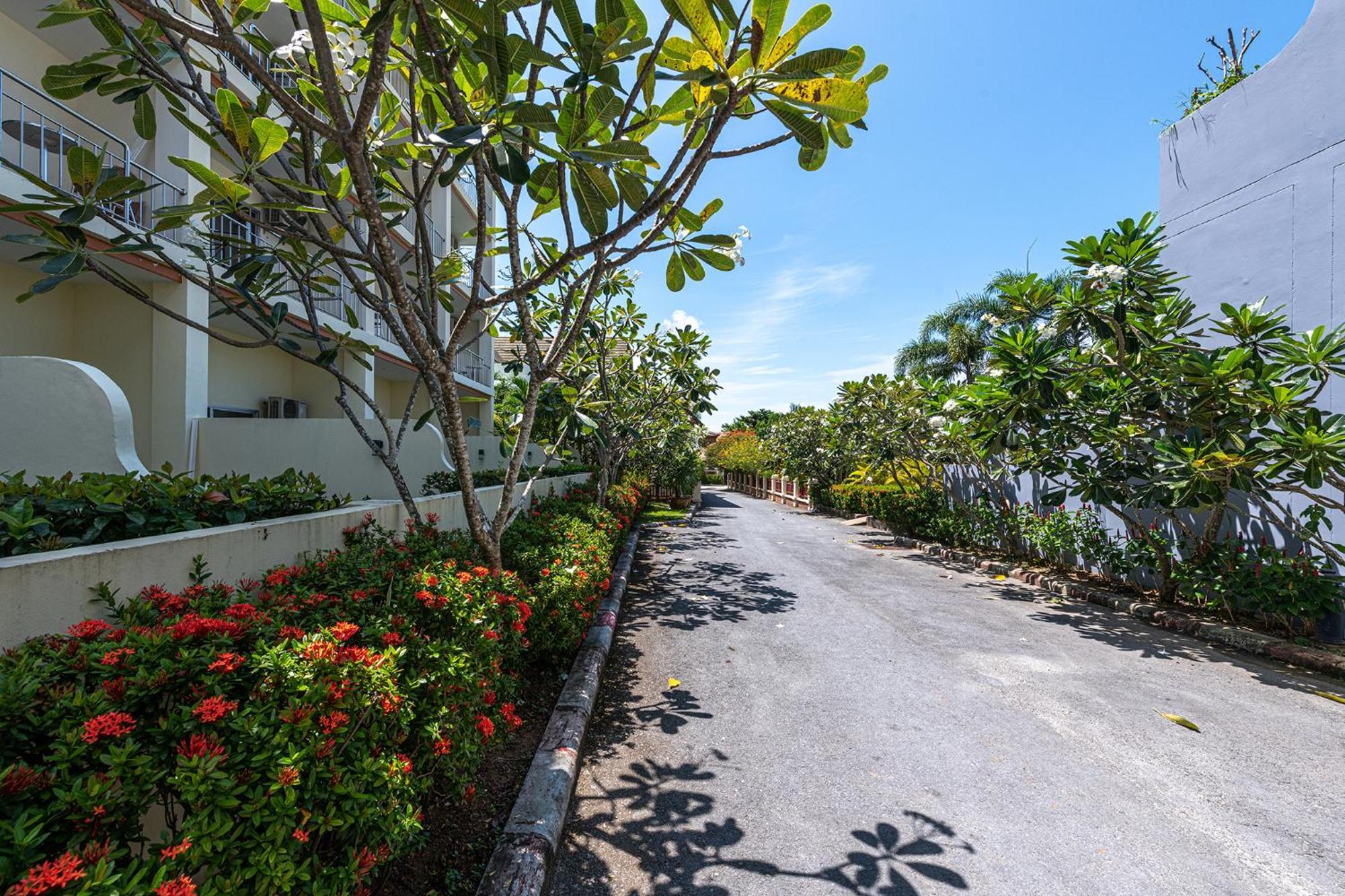 Blue Beach Grand Resort And Spa In Chalong Phuket By Dayuu Ban Saiyuan Екстериор снимка
