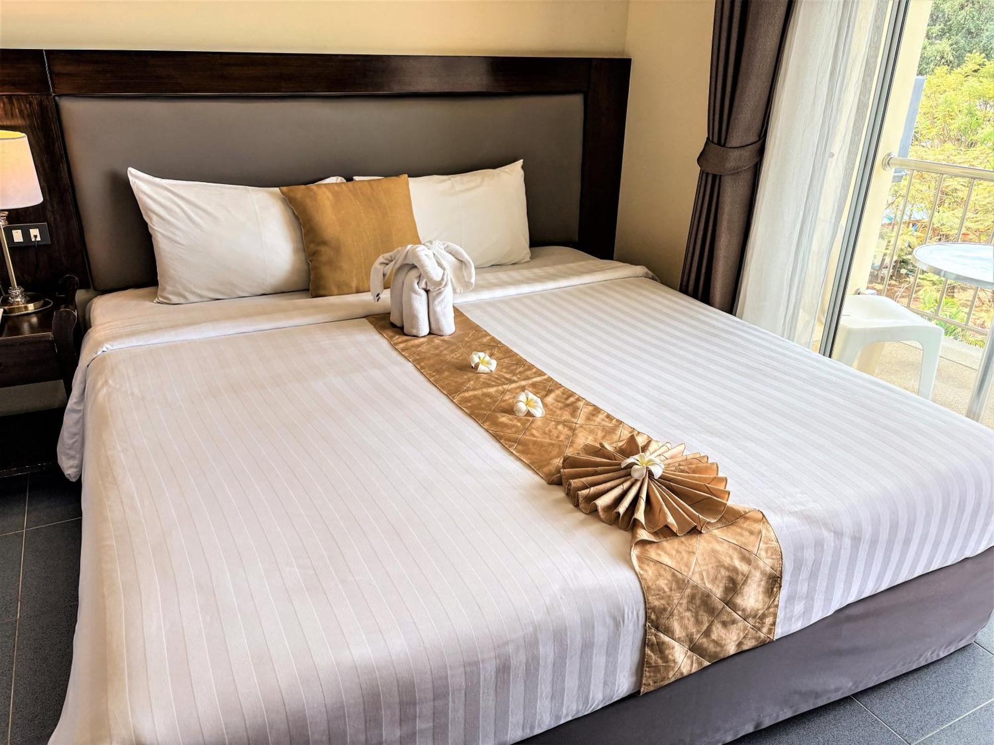 Blue Beach Grand Resort And Spa In Chalong Phuket By Dayuu Ban Saiyuan Екстериор снимка